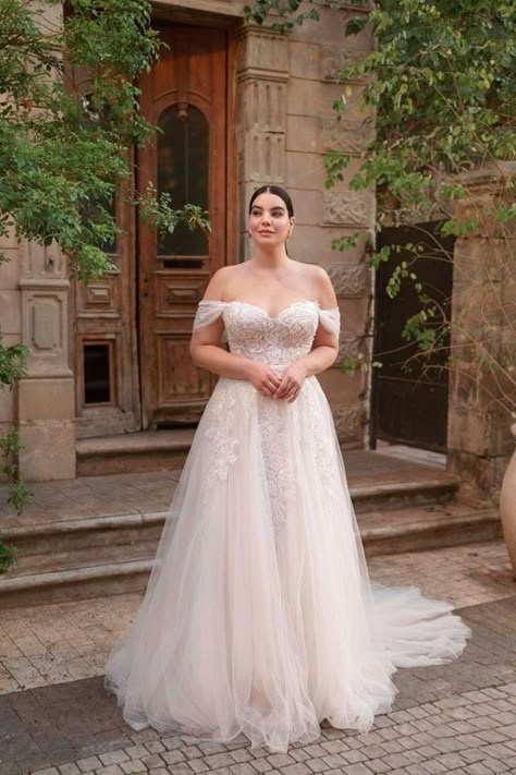 Boho Wedding Dress Plus Size, Fat Bride, Plus Size Wedding Dresses With Sleeves, Curvy Wedding Dress, Dresses Pictures, Curvy Wedding, Wedding Dresses Whimsical, Plus Wedding Dresses, Wedding Dress Photos