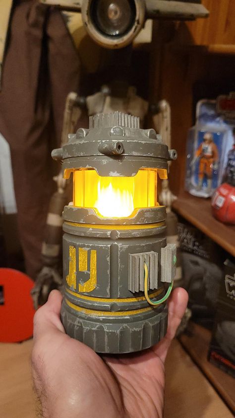 Star Wars Lantern, Diy Sci Fi Props, Sci Fi Battery, Star Wars Prop, Sci Fi Decorations, Sci Fi Room Decor, Star Wars Storage, Star Wars Tech, Scifi Props