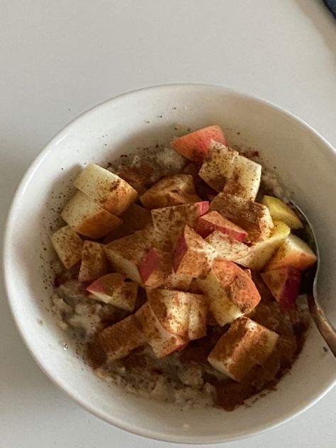 Oatmeal With Chia Seeds, Oatmeal Aesthetic, Apple With Cinnamon, Apple Cinnamon Oatmeal, Honey Yogurt, Apple Oatmeal, Cinnamon Oatmeal, Best Fat Burning Foods, Honey Almonds