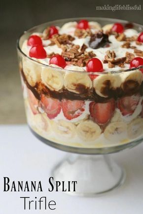 Delicious Banana Split Trifle recipe! Fun banana split dessert for parties and picnics with all your favorite banana split toppings! Easy dessert to share Banana Split Trifle, Dessert Trifle, Oreo Trifle, Snickers Dessert, Trifle Bowl Recipes, Trifle Dessert Recipes, Trifle Recipes, Banana Split Dessert, Berry Trifle