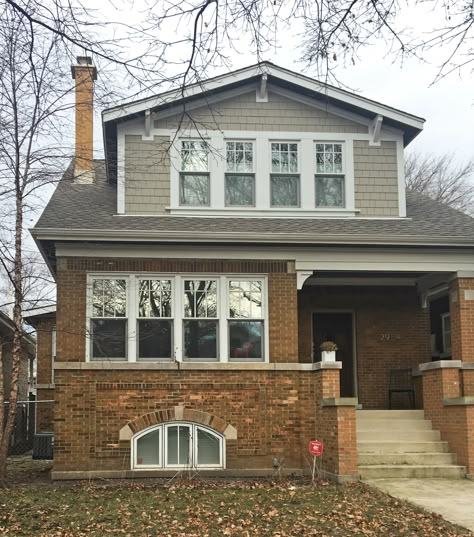 Low Class House, Small Suburban House Exterior, Suburban House Neighborhood, 60s Suburban House, American Suburban House, 1980s Suburban House, Small Suburban Family Home, Bungalow Windows, Classic Houses