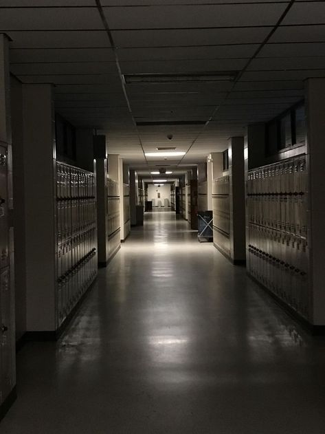 School Hallways Aesthetic, Hallways Aesthetic, Creepy School, R Aesthetic, Old School Aesthetic, Dreamcore Aesthetic, School Hallways, The Uncanny, School Pictures