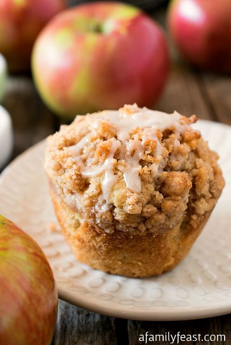 Spiced Apple Coconut Muffins - Moist and uniquely delicious muffins thanks to the addition of five-spice powder and coconut! Better than any bakery muffins you'll have! Sour Cream Coffee Cake Muffins, Coconut Muffin Recipes, Cranberry Cheesecake Bars, Sour Cream Muffins, Pecan Pie Muffins, Bakery Muffins, Delicious Strawberry Cake, Coconut Muffins, Coffee Cake Muffins