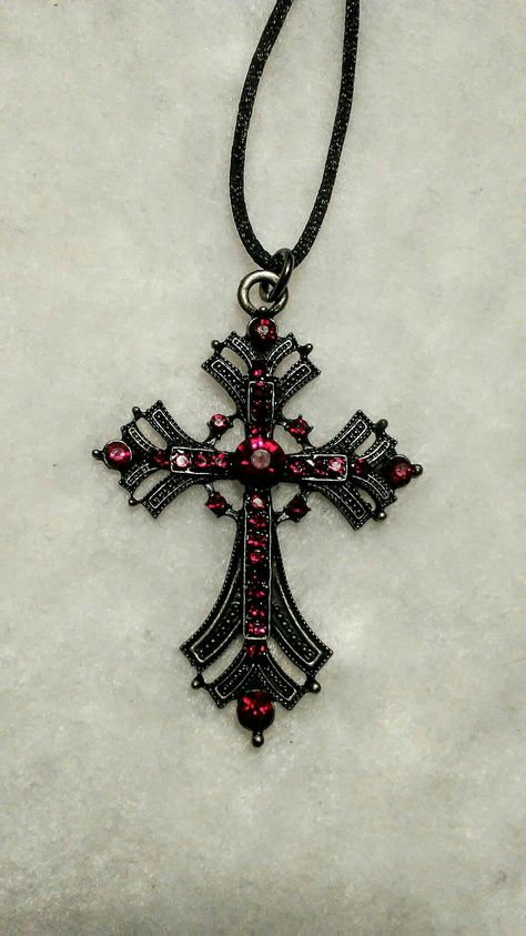 Grunge Jewelry, Edgy Jewelry, Jewelry Gothic, Gothic Accessories, Religious Cross, Gothic Necklace, Magical Jewelry, Nail Jewelry, Necklace Red