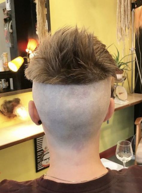 Messed Up Haircut, Mushroom Cut, Mushroom Haircut, Bowl Haircuts, Half Shaved Hair, Half Shaved, Shaved Nape, Fun Pics, Chili Bowl