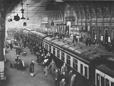 London Transportation, Dense City, Roger Mayne, Paddington London, Paddington Station, Vintage England, Old Train Station, London History, Liverpool Street