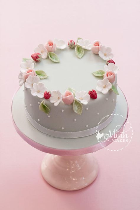 I designed this cake for teaching in my new upcoming class, The Complete Fondant Cake! Loving the soft spring colors and the cute little strawberries. Rosebud technique learned from Cotton & Crumbs :) Tårta Design, Torte Creative, Oreo Desserts, Round Wedding Cakes, Torte Cupcake, Cupcakes Decorados, Spring Cake, Pudding Desserts, Little Cakes