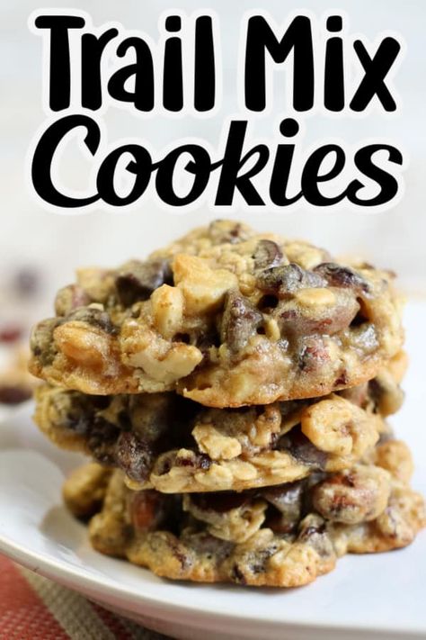 Filling Cookies, Trail Mix Cookies, Healthy Trail Mix, Cookies For Breakfast, Oats Chocolate, Fruit Cake Cookies, Old Fashioned Oats, Trail Mix Recipes, Oatmeal Cookies Chewy