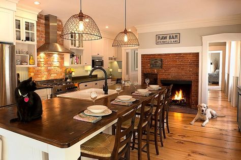 Traditional brick fireplace serves both the kitchen and the breakfast zone [Design: Open Meadow] Fireplace In Kitchen, Backsplash Herringbone, Kitchen With Fireplace, Farmhouse Backsplash, Beadboard Backsplash, Concrete Fireplace, Herringbone Backsplash, Brick Backsplash, Fabulous Kitchens