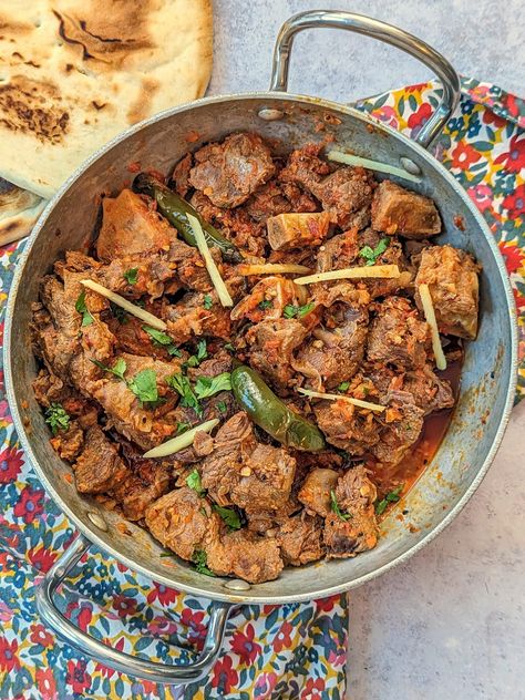 Pakistani Food Traditional, Lamb Karahi, Mutton Karahi, Pakistani Foods, Lamb Korma, Karahi Recipe, Pakistani Cuisine, Spicy Gravy, Gosht Recipe