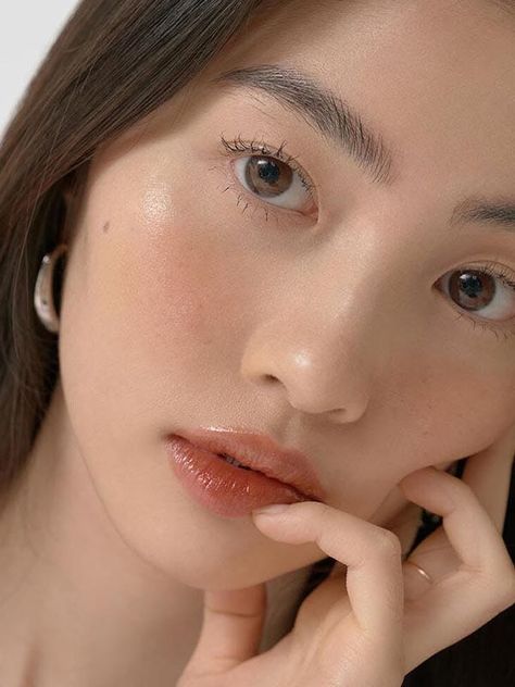 Dewy Glow Lip Tint (Choose 1) | W Concept Natural Makeup Cool Skin Tone, Soft Makeup Look Asian, Neutral Skintone Makeup, Soft Clean Makeup Look, Natural Makeup Filipino, Coral Makeup Looks Korean, No Make Up Make Up Look Asian, Korean Spring Makeup, Fresh Faced Makeup