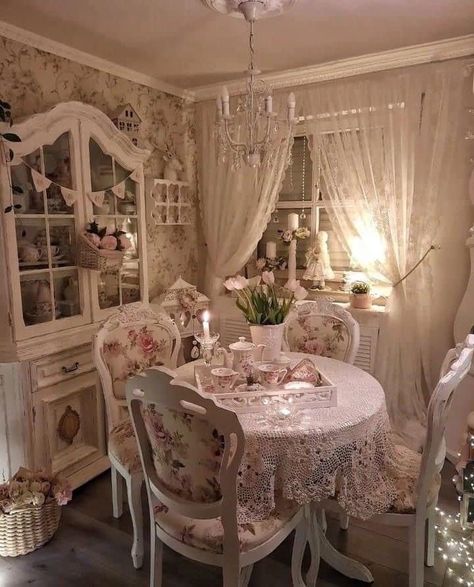 Coquette Dining Room, Wallpaper In Home, Shabby Chic Room Decor, Sustainable Living Room, Rock Wallpaper, Victorian Shabby Chic, Shabby Chic Dining Room, Shabby Chic Tea, Casa Country