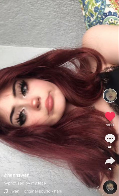 Makeup For Hazel Eyes And Black Hair, Makeup Looks For Red Hair, Red Hair Makeup Ideas, Dark Makeup Looks, Funky Makeup, Dyed Hair Inspiration, Edgy Makeup, Cute Makeup Looks, Makeup Tattoos