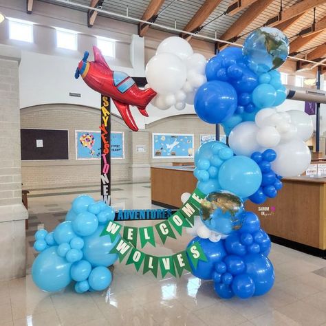 SAROM INspired 🎈 Balloon Art on Instagram: "Say YES to new adventures! ✈️🌍 #SAROMINspired #balloongarland #balloonarch #balloons #balloondecor #balloonbouquet #balloonart #houstonballoons #Houston #htx #babyshower #anniversary #balloonmosaic #corporateballoons #balloonboss #luxuryballoons #organicballoons #jumboballoons #giantballoons #balloonartist #Pearlandtx #partydecor #backtoschoolballoons #firstdayofschool #airplanebirthday #airplanetheme #photoboothballoons" Around The World Balloon Arch, Travel Theme Balloon Garland, Airplane Balloon Garland, Travel Balloon Arch, Say Yes To New Adventures, Around The World Theme, 2023 School, Airplane Theme, Adventure Party