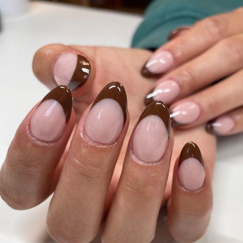 Rounded Nails Fall, Brown French Tip Dip Nails, Fall Almond Short Nails, Brown Tip Nails Almond, French Tips Fall Nails, Nail Inspo Trendy Fall, Brown Almond French Tip Nails, Brown French Tips Almond, Brown Tip Almond Nails