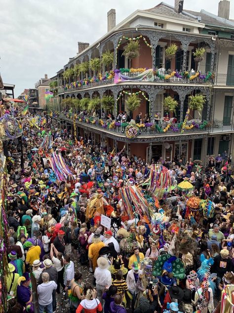 New Orleans Mardi Gras Art, New Orleans Party Aesthetic, New Orleans Mardi Gras Aesthetic, New Orleans Culture, Mardi Gras Aesthetic, Fit Moodboard, New Orleans Aesthetic, New Orleans Festivals, Madi Gras