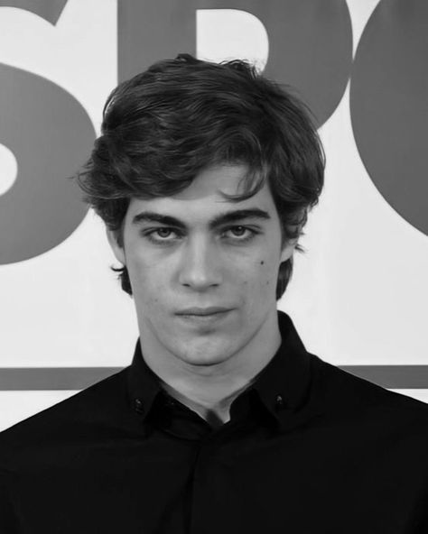 British Celebrities Men, Italian Guys Aesthetic, Italian Actors, Hot Celebrity Actors, Lorenzo Zurzolo Aesthetic, Lorenzo Zurzolo Eyes, Attractive Actors, Big Nose Men, Sleepy Eyes Men