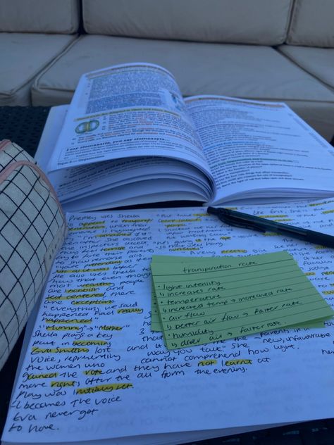 Dark Study Asthetics, Revision Cards Aesthetic, Biology Alevel Aesthetic, A Level Biology Aesthetic, Textbooks Aesthetic, English Aesthetic School, Messy Notes Aesthetic, Flash Cards Aesthetic, Textbook Aesthetic