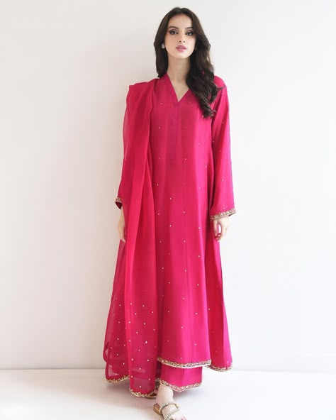 Name - Sadie Pishwas This beautiful three piece is designed on fuchsia pure raw silk 60 gms with intricate detailed gold hand/ada work in… | Instagram Pink Dress Woman, Pink Suit Design, Simple Wedding Outfits, Raw Silk Dress, Simple Dress Casual, Pakistani Party Wear Dresses, Agha Noor, Eastern Dresses, Aesthetic Decoration