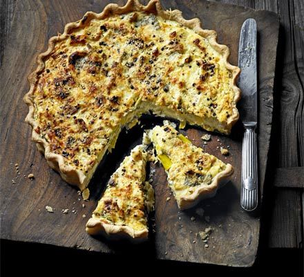 Leek, ricotta & Gruyère tart. Ricotta gives this quiche a lovely, light cheese-cakey texture - leftovers make a great packed lunch Veggie Dinners, Savoury Tarts, Vegetarian Sausages, Creamed Leeks, Savory Tarts, Savoury Pies, Cheese Tarts, Bbc Good Food, Savory Pies