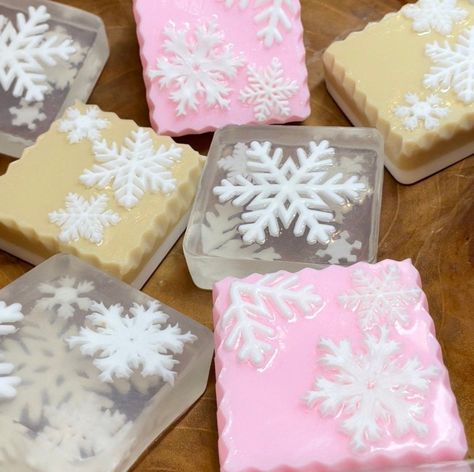 "Hand made soap a perfect gift for your friends and family. All  soap bars are 100% natural. Each soap weighs approximately 3.3 oz and measures approximately 2.5\" x 2.5\" x 1 Pink: Lavender, Mint Beige: Vanilla, Spice Clear: Vanilla, Mint Choose from several different holiday designs (pink, beige, clear).  Please contact me if you a have questions. Additional discounts may be offered for large quantity orders." Holiday Soap Ideas, Christmas Soap Ideas, Christmas Soap Gift, Work Christmas Gifts, Soap Design Ideas, Cold Process Soap Designs, Hand Made Soap, Easy Soap Recipes, Christmas Tree Scent