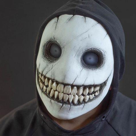 New creepy smiley mask. #mask #helloween #cosplay #ukrainecosplay Scary Mask Ideas, Scary Mask Design, Oc Details, Smiley Mask, Mask Design Ideas, Mask Character, Scary Masks, Creepy Masks, Horror Mask