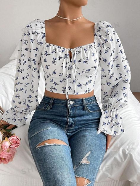 Crop Top Styles, Ditsy Floral Top, Trendy Crop Tops, Bodysuit Tops, Shein Outfits, Ditsy Floral Print, Floral Print Shirt, Cropped Tops, Flounce Sleeve