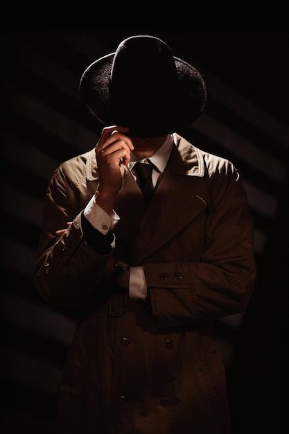 Spy Books, Dramatic Portrait, Detective Outfit, Detective Movies, Dark Silhouette, Silhouette Of A Man, Noir Detective, Detective Aesthetic, Private Detective