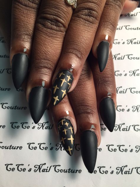 Madonna Nails, Bruja Nails, Black Nails With Cross, Faith Nails, Cross Nail Designs, Cute Black Nails, Silhouette Nails, Black Gold Nails, Bday Nails