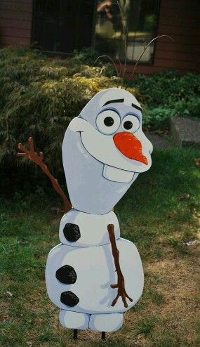 Olaf frozen Outdoor Christmas Diy, Wood Yard Art, Frozen Christmas, Christmas Yard Art, Christmas Yard Decorations, Christmas Decorations Diy Outdoor, Christmas Wood Crafts, Frozen Birthday Party, Christmas Yard