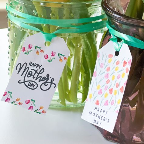 Free Printable Mother's Day Gift Tags | Tulip Theme - afarmtokeep.com Happy Mother's Day Printable Gift Tags, Mother’s Day Gift Tags Printable, Cute Mother’s Day Gift Tags, Mother’s Day Tags Free, Happy Mother’s Day Tags, Mother’s Day Tags, Mothers Day Gift Tags Free Printables, Mothers Day Tags Free Printables, Mothers Day Tags