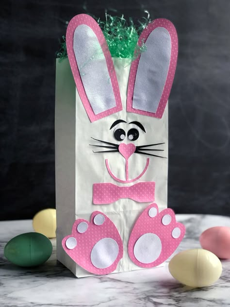 Cute kids lunch bag Easter bunny craft. Bunny Craft, Bunny Templates, Easter Treat Bags, Paper Bag Crafts, Paper Lunch Bags, Easter Preschool, Easter Bags, Bunny Bags, Kids Lunch Bags