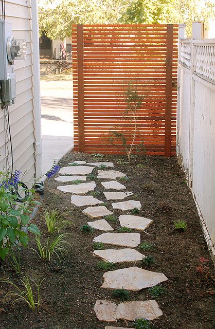 Cedar privacy screen, stepping stone pathway, retaining wall, plant installation. Cedar Privacy Screen, Cheap Privacy Fence, Freestanding Pergola, Stepping Stone Pathway, Garden Privacy Screen, Plant Installation, Privacy Fence Designs, Cheap Backyard, Pergola Ideas