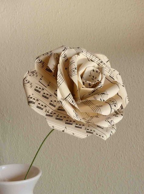 Music Note Centerpieces, Flower Drawing Tumblr, Music Centerpieces, Music Christmas Ornaments, Sheet Music Crafts, Music Themed Wedding, Sheet Music Art, Flower Drawing Tutorials, Old Sheet Music