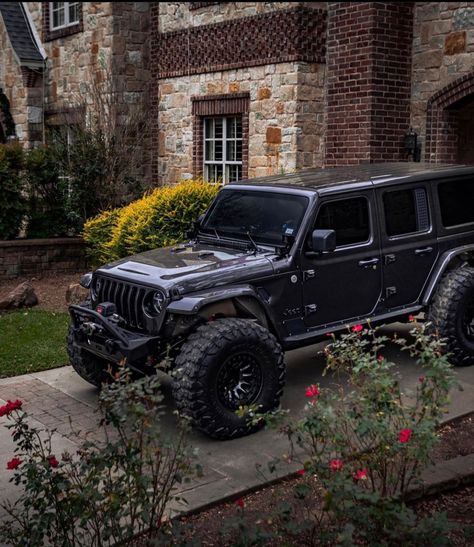 Luxury Car Interior Design, Aesthetic Car Ride, Black Jeep Wrangler, Rolls Royce Car, Royce Car, Custom Jeep Wrangler, Jeep Mods, Dream Cars Mercedes, Black Truck