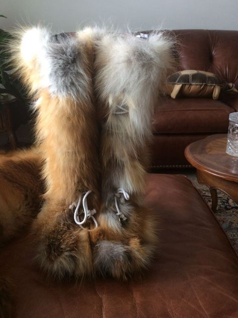 MADE IN ITALY DIAVOLEZZA REAL FOX FUR WINTER BOOTS SIZE 8 #Diavolezza #SnowWinterBoots Boots With Leg Warmers, Fur Winter Boots, Furano, Fur Shoes, Womens Combat Boots, Womens Ugg Boots, Fur Boots, Boots For Women, Boots For Sale