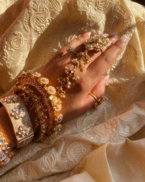 Indian Jewelry Aesthetic, House Martell, Desi Jewelry, Traditional Accessories, Pakistani Culture, Jewellery Aesthetic, Desi Aesthetics, Desi Outfits, Desi Love