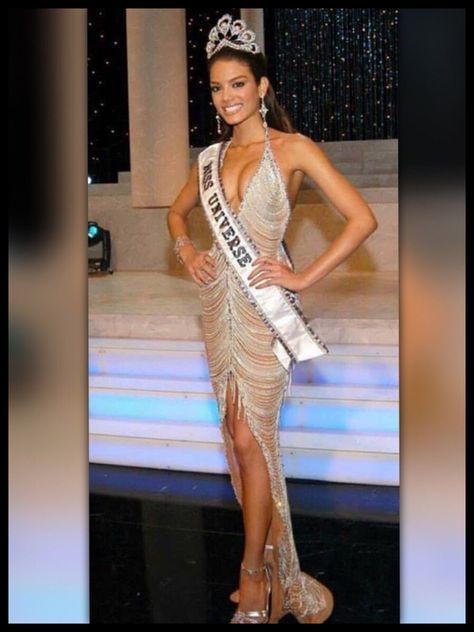 MISS UNIVERSE 2006 Zuleyka Rivera Zuleyka Rivera Miss Universe, Miss Universe 2006, Pageant Aesthetic, Pageant Pictures, Zuleyka Rivera, Miss Universe Gowns, Pageant Interview Outfit, Silver Evening Gowns, Pageant Tips