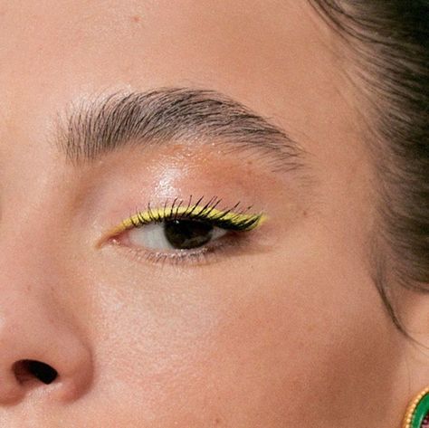 Yellow Eyeliner, Editorial Make-up, Applying Eye Makeup, Smink Inspiration, Pinterest Makeup, Kesha, Eye Makeup Remover, Editorial Makeup, Makeup Goals