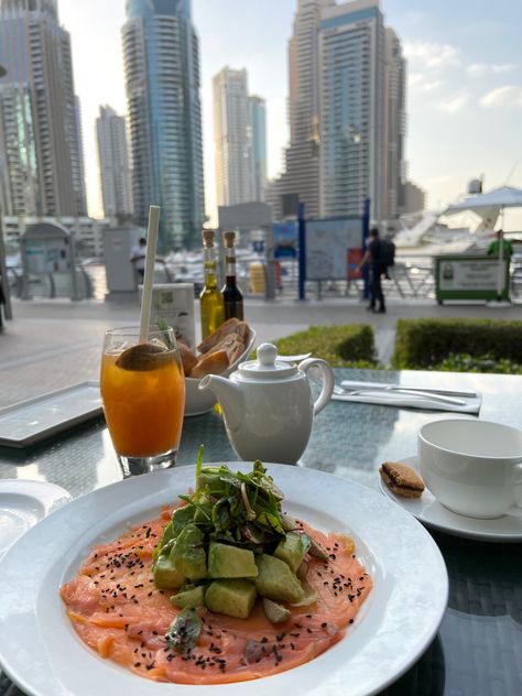 Dubai Dinner, Uae Aesthetic, Diner Restaurant, Dubai Food, Dream Food, Dubai Aesthetic, Ramadan Greetings, Food Spot, Dubai Life