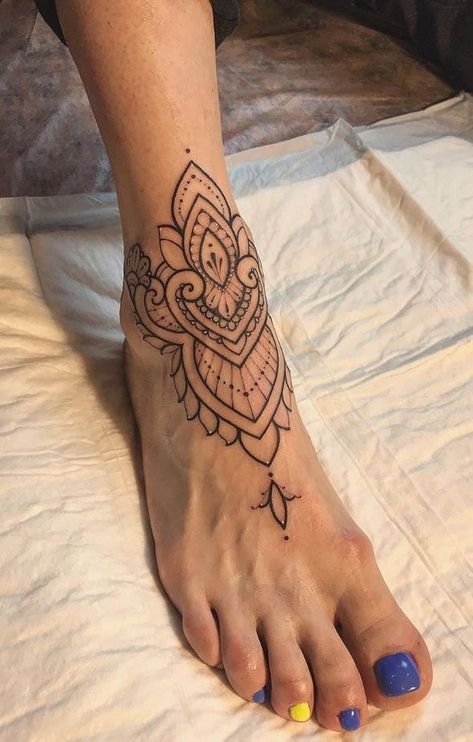 Ankle Tattoo Mandala, Ankle Tattoos For Women Mandala, Mandala Floral Tattoo Design, Mandala Floral Tattoo, Tattoo Placement Ideas For Women, Freehand Mandala, Mandala Foot Tattoo, Mandala Tattoo Leg, Henna Tattoo Foot