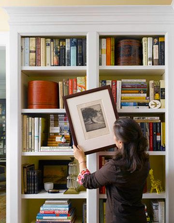 How to Decorate a Bookcase - Don't just fill your shelves. Color them, arrange them, decorate them, dress them, personalize them. | @House Beautiful magazine housebeautiful.com Photo by Annie Schlechter How To Decorate A Bookcase, Book Shelf Styling, Styling A Bookcase, House Beautiful Magazine, Decorating Bookshelves, Bookcase Styling, Bookcase Decor, Bookshelf Styling, Home Libraries