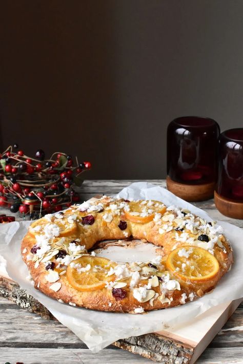 Roscón de Reyes, Kings Cake for the feast of the Epiphany - MAMA ÍA 3 Kings Day Cake Recipe, Epiphany Traditions, Kings Cake, Epiphany Cake, For Auld Lang Syne, Candied Orange Slices, Three Kings Day, The Epiphany, Spain Food