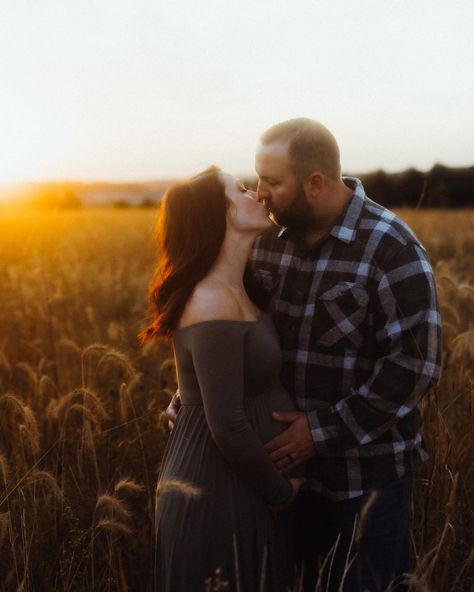 Mackenzie & Brady maternity sesh ☀️ Photos by Emma & Katie #emmajeansonphotography #maternityphotography #maternityphotoshoot #maternity #maternityshoot #maternitysession #maternityphotographer #motherhood #rochestermn #rochestermnphotographer #rochmn #rochestermnmoms #rochestermnmaternityphotographer #rochestermnmaternityphotography #rochestermnmaternityphotographers Maternity Photographer, Pregnancy Shoot, Maternity Session, Pregnancy Photoshoot, Maternity Photography, Photography, Quick Saves