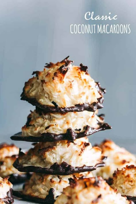 Coconut Macaroons | Diethood Holidays Desserts, Tropical Desserts, Coconut Macaroons Recipe, Macaroon Recipes, Dessert Aux Fruits, Cake Mug, Dinner Side, Oreo Dessert, Coconut Macaroons