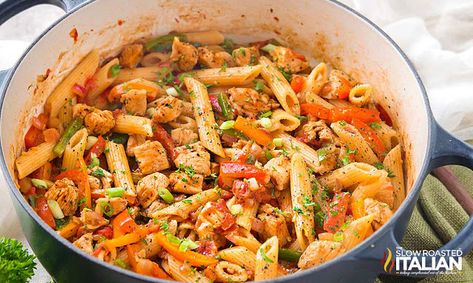 One-Pot Chicken Fajita Pasta Chicken Fajita Pasta Recipe, Fajita Meat, Fajita Pasta Recipe, Fajita Pasta, Chicken Fajita Pasta, Fajita Vegetables, Slow Roasted Italian, Pasta Food Recipes, Pasta With Chicken