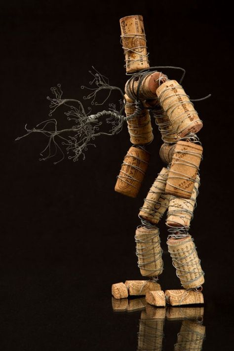 TreeDrone 533x800 The Corkmen in art  with Wire Wine Tree Sculpture natural cork Art Art With Corks, Upcycle Corks, Recycled Sculpture, Wine Tree, Wine Cork Projects, Cork Crafts Diy, Wine Cork Diy, Wine Cork Art, Cork Ornaments