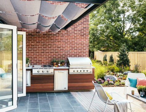 20 Smart Ideas from a Stunning Mid-Century Remodel - Open up Mid Century Modern Ranch, Mid Century Remodel, Modern Ranch House, Outdoor Glider, Adirondack Furniture, Modern Outdoor Kitchen, Modern Remodel, Outdoor Kitchen Ideas, Outdoor Remodel