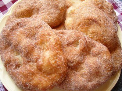 Beaver tails - no, they did not originate in Ottawa.  I can remember my Italian mother making these at home just like every other Italian household. Mennonite Baking, Beaver Tails Recipe, Native American Fry Bread Recipe, Native American Fry Bread, Canadian Recipes, Mennonite Girls Can Cook, Mennonite Recipes, Bread Sweet, Beaver Tails