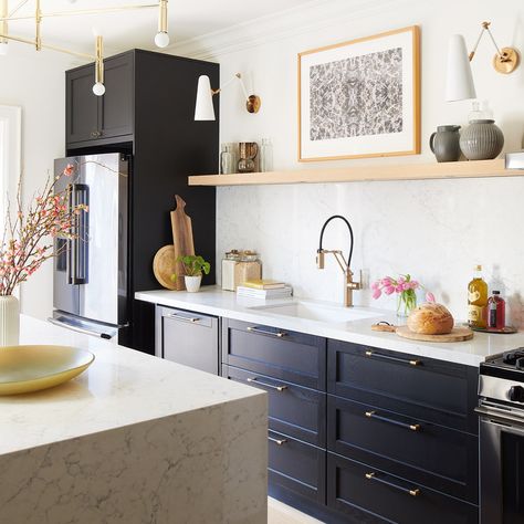 Designer Gillian Atkins creates a sleek, budget-friendly family kitchen Black Stainless Appliances, Tall Kitchen Cabinets, Condo Living Room, Oak Shelves, Big Kitchen, Family Kitchen, Upper Cabinets, Small Budget, Ikea Kitchen